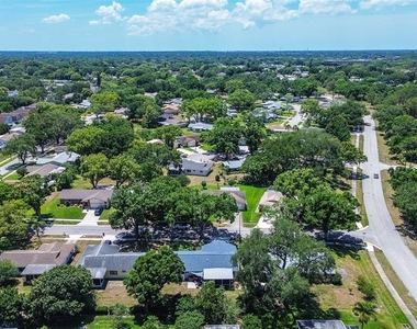 2481 Malcolm Drive - Photo Thumbnail 35