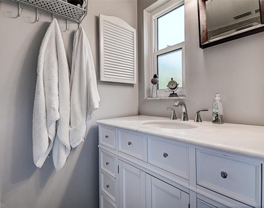 2481 Malcolm Drive - Photo Thumbnail 21