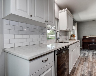 2481 Malcolm Drive - Photo Thumbnail 17
