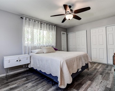 2481 Malcolm Drive - Photo Thumbnail 22