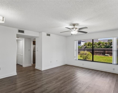 305 Hammock Pine Boulevard - Photo Thumbnail 4