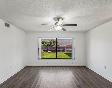 305 Hammock Pine Boulevard - Photo Thumbnail 5