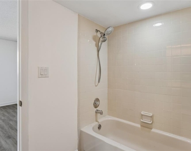305 Hammock Pine Boulevard - Photo Thumbnail 18