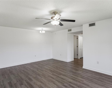 305 Hammock Pine Boulevard - Photo Thumbnail 6