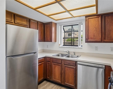 305 Hammock Pine Boulevard - Photo Thumbnail 8