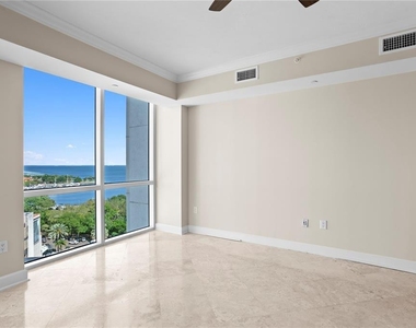 300 Beach Drive Ne - Photo Thumbnail 6