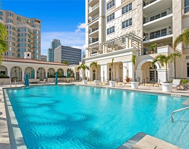 300 Beach Drive Ne - Photo Thumbnail 49