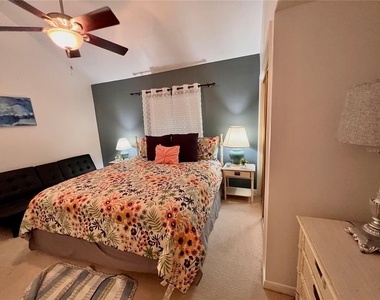 1222 Villa Lane - Photo Thumbnail 10