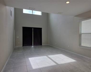 2865 High Pointe Street - Photo Thumbnail 8