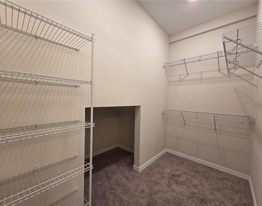 2865 High Pointe Street - Photo Thumbnail 21