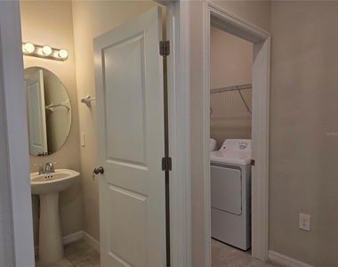 2865 High Pointe Street - Photo Thumbnail 4