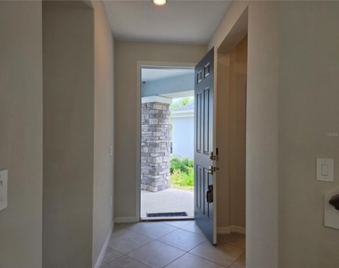 2865 High Pointe Street - Photo Thumbnail 3