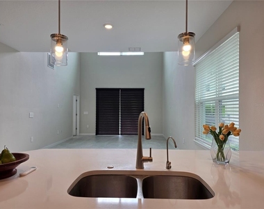 2865 High Pointe Street - Photo Thumbnail 15