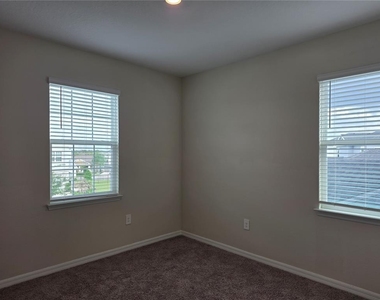 2865 High Pointe Street - Photo Thumbnail 38