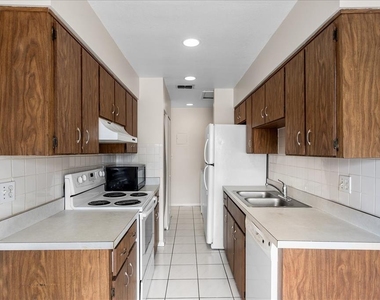 2786 Curry Ford Road - Photo Thumbnail 19