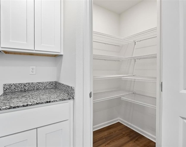 612 Linnet Ct - Photo Thumbnail 8