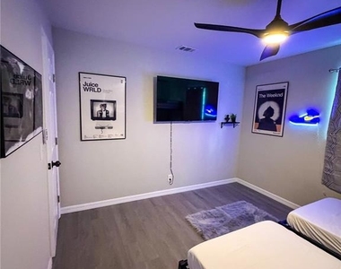 370 Hand Ave - Photo Thumbnail 8