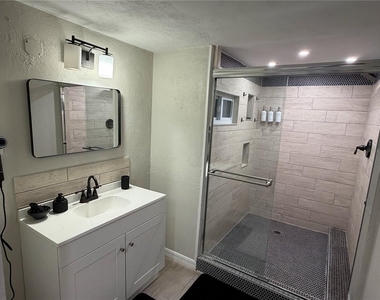 370 Hand Ave - Photo Thumbnail 27