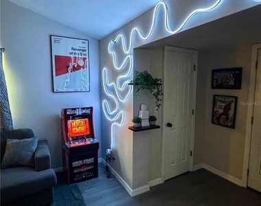 370 Hand Ave - Photo Thumbnail 16