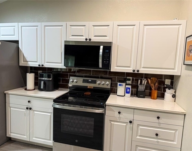 370 Hand Ave - Photo Thumbnail 18