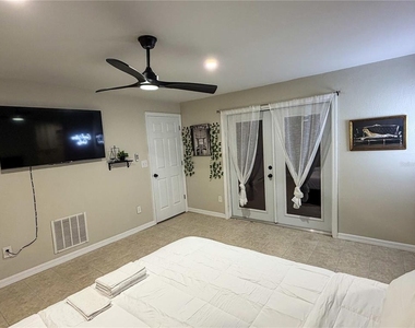 370 Hand Ave - Photo Thumbnail 26
