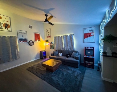 370 Hand Ave - Photo Thumbnail 14