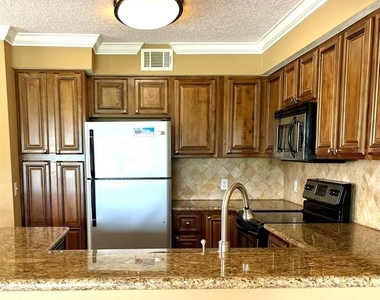 13827 Fairway Island Drive - Photo Thumbnail 9