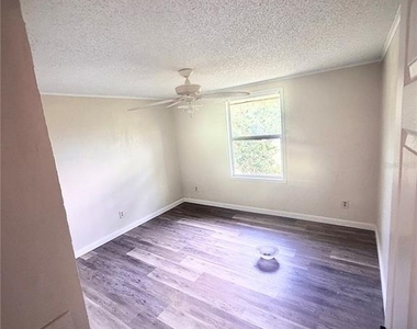 375 Pine Woods Road - Photo Thumbnail 10