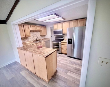 375 Pine Woods Road - Photo Thumbnail 6