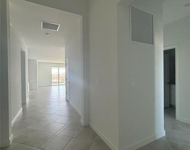 7869 Lakes Edge Lane - Photo Thumbnail 6