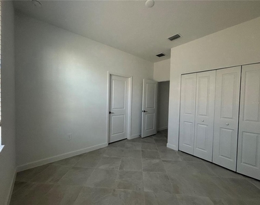 7869 Lakes Edge Lane - Photo Thumbnail 4
