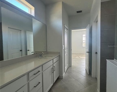 7869 Lakes Edge Lane - Photo Thumbnail 12