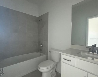 7869 Lakes Edge Lane - Photo Thumbnail 5