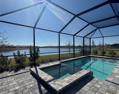 7869 Lakes Edge Lane - Photo Thumbnail 14