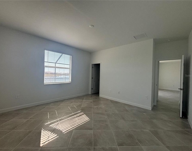 7869 Lakes Edge Lane - Photo Thumbnail 10