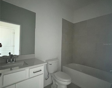 7869 Lakes Edge Lane - Photo Thumbnail 8