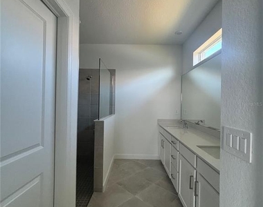 7869 Lakes Edge Lane - Photo Thumbnail 11
