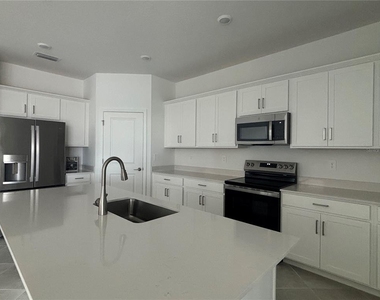 7869 Lakes Edge Lane - Photo Thumbnail 1