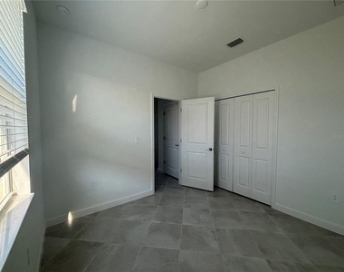 7869 Lakes Edge Lane - Photo Thumbnail 9