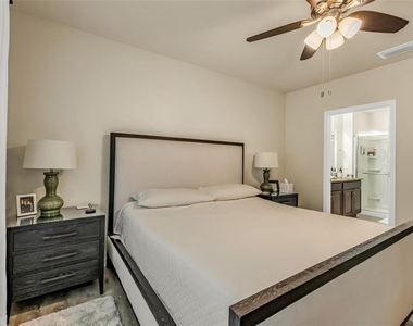 7177 W Lenox Circle - Photo Thumbnail 18
