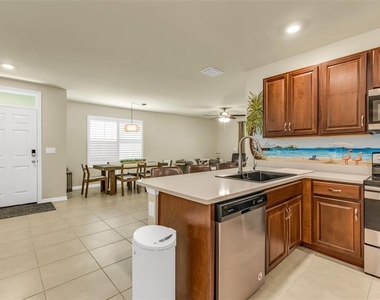7177 W Lenox Circle - Photo Thumbnail 6