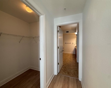 5116 Melbourne Street - Photo Thumbnail 20