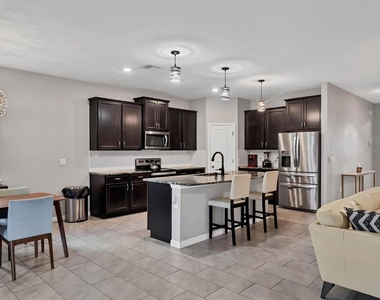 17605 Cantarina Cove - Photo Thumbnail 10