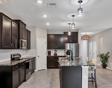 17605 Cantarina Cove - Photo Thumbnail 13