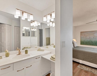 3607 E Bay Drive - Photo Thumbnail 18
