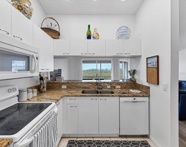 3607 E Bay Drive - Photo Thumbnail 10