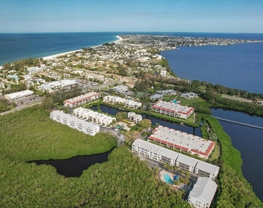 3607 E Bay Drive - Photo Thumbnail 3