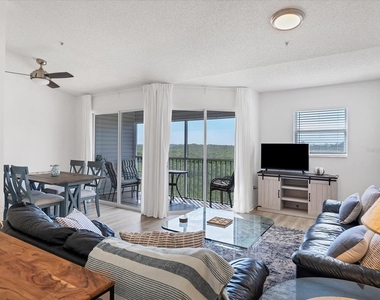 3607 E Bay Drive - Photo Thumbnail 7