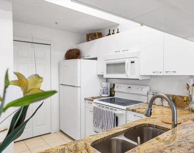 3607 E Bay Drive - Photo Thumbnail 12