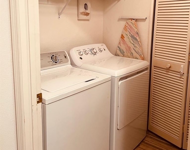 8941 Veranda Way - Photo Thumbnail 18